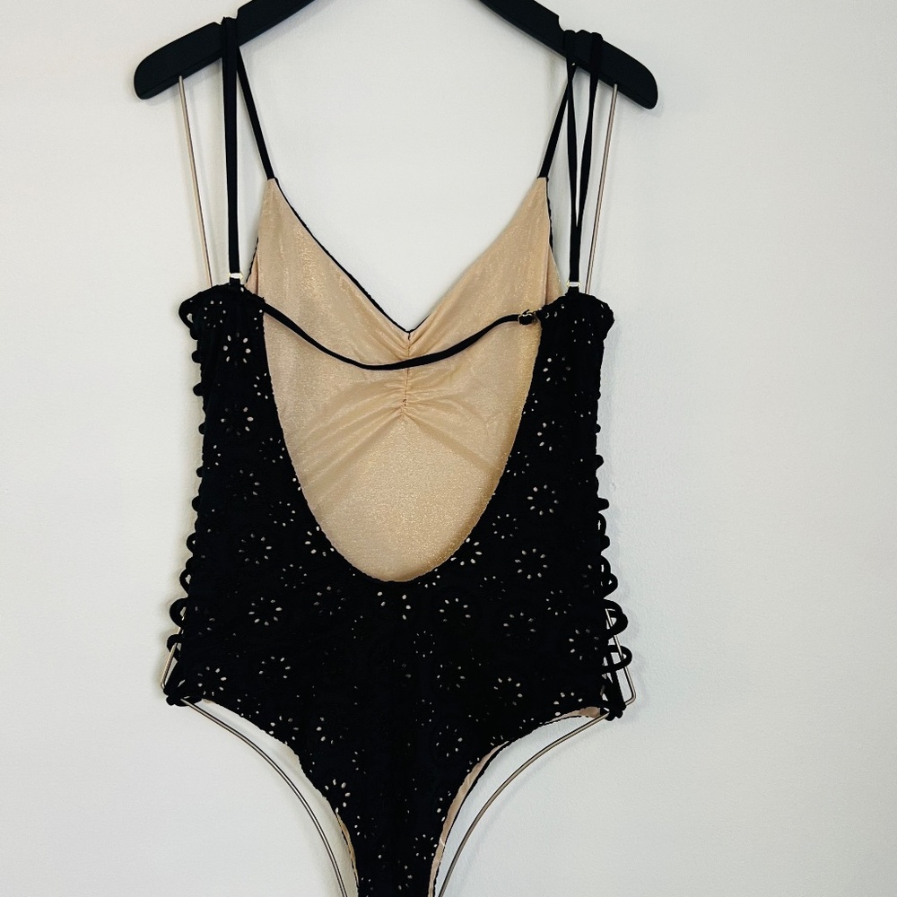 Amuse Society Frances one pice suit - Picture 3 of 6